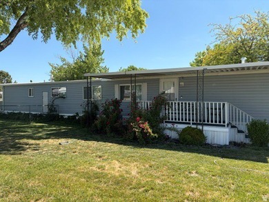 Updated single-wide mobile home in a highly desirable 55+ - photo 13