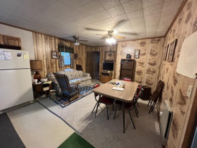 Big Pine Inn is nestled in a lovely setting of Oaks and Pines on - photo 8