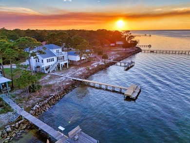 Beautiful Gary Ulrich custom built bay front home. Boat dock - photo 1