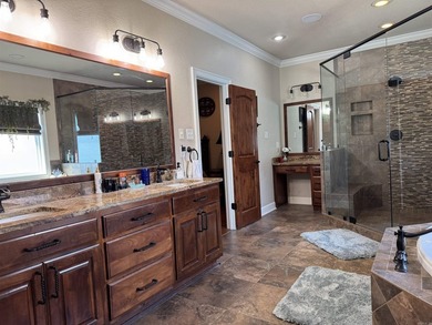 Welcome to your dream ranch - Come through a gated entrance to a - photo 35