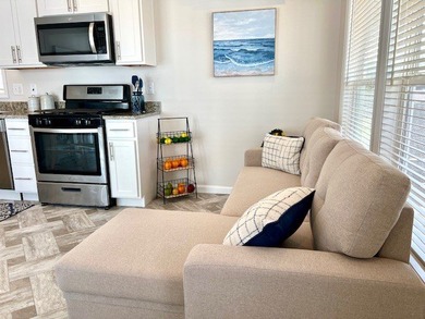 Amazing opportunity to live in a beautiful home with impressive - photo 8