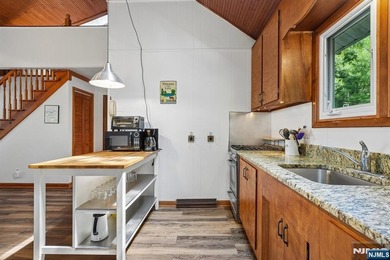 Wake up to the beauty of Highland Lakes in this move-in ready - photo 7