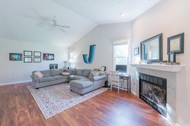 Welcome to this beautifully maintained 3-bedroom, 2-bathroom - photo 3