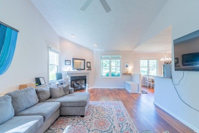 Welcome to this beautifully maintained 3-bedroom, 2-bathroom - photo 5