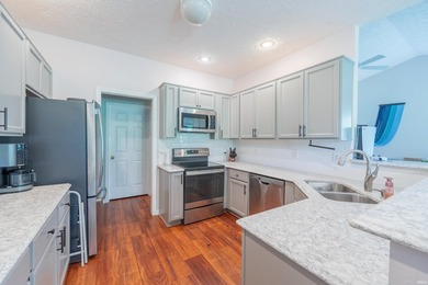 Welcome to this beautifully maintained 3-bedroom, 2-bathroom - photo 10