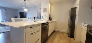 owner says SELL !! STUNNING 1 BEDROOM 1 BATH CONDO with a - photo 39