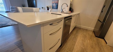 owner says SELL !! STUNNING 1 BEDROOM 1 BATH CONDO with a - photo 41