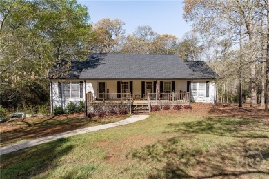 Lake Home For Sale in Hartwell, Georgia