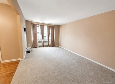 Welcome to a penthouse level Vernon Manor two bed co-op located - photo 4