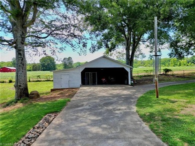 Country living at its finest! Welcome to this retreat with a - photo 3