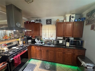 Legal single-family detached home with private driveway Spacious - photo 5