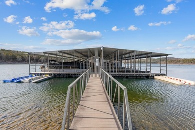 LAKE FRONT! LAKE VIEW! GENTLE WALK TO WATER! BOAT SLIP! 1.73 - photo 4