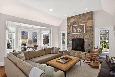 Set on the 14th fairway of the golf course within the coveted - photo 15