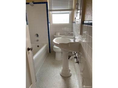 Savvy investors, take note! This well-located duplex in - photo 7