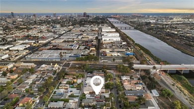 ***Renovated 3BR/3BA South Wrigley Gem with ADU Potential & - photo 4
