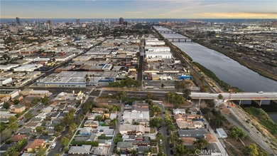 ***Renovated 3BR/3BA South Wrigley Gem with ADU Potential & - photo 5