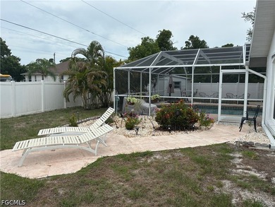 Beautiful Pool home with 3 bedrooms and 2 1/2 baths. White vinyl - photo 3