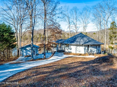 SELLER WILL ENTERTAIN ALL REASONABLE OFFERS. LAKEFRONT LUXURY - photo 2