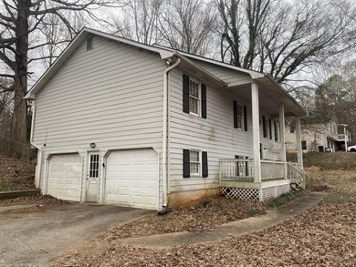 Bring your vision to this true fixer-upper in the established - photo 2