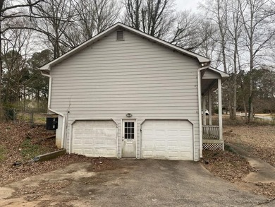 Bring your vision to this true fixer-upper in the established - photo 3
