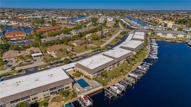 Waterfront Living and Paradise Await with Direct Gulf Access and - photo 4