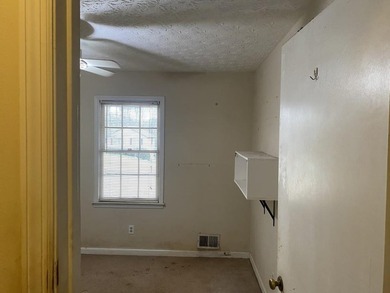 Bring your vision to this true fixer-upper in the established - photo 10