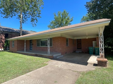 Zoned C4, this property provides endless opportunities! With a - photo 2