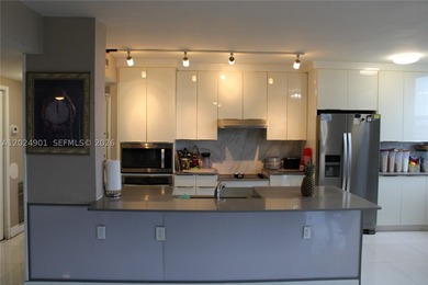 Come view this spacious 2 bedroom 2 bathroom corner unit condo - photo 1
