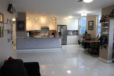 Come view this spacious 2 bedroom 2 bathroom corner unit condo - photo 3