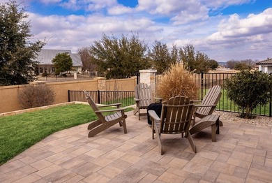 This charming garden home is light, bright and open. Beautiful - photo 21