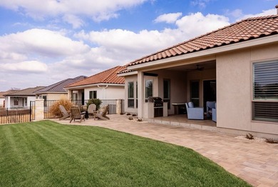 This charming garden home is light, bright and open. Beautiful - photo 24