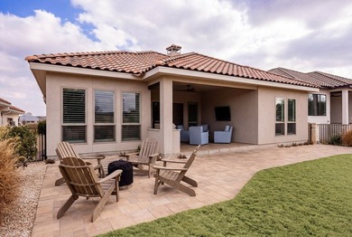 This charming garden home is light, bright and open. Beautiful - photo 25