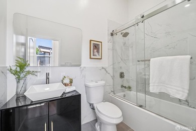 Rare opportunity to own a fully remodeled, fully vacant duplex - photo 27