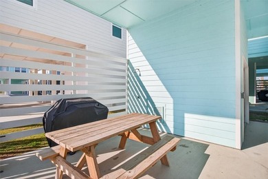 Coastal charm meets investment opportunity in this 3-bedroom - photo 28