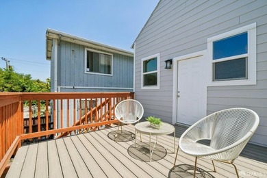 Rare opportunity to own a fully remodeled, fully vacant duplex - photo 32