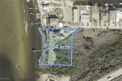 Stunning waterfront estate set on 2.24 acres in the heart of - photo 5