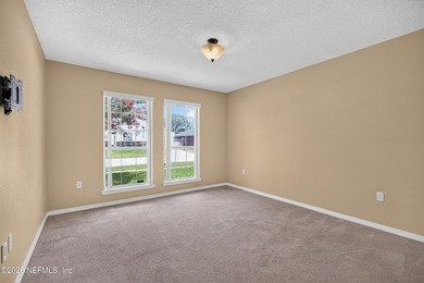 Welcome to this spacious and beautifully maintained brick - photo 45