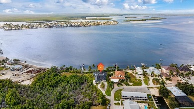 Stunning waterfront estate set on 2.24 acres in the heart of - photo 6