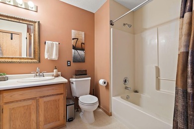 Picture-perfect, updated end-unit townhome with new luxury vinyl - photo 19