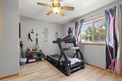 Picture-perfect, updated end-unit townhome with new luxury vinyl - photo 20