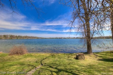 Lake Lot For Sale in Bloomfield Hills, Michigan