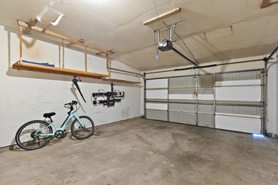 Picture-perfect, updated end-unit townhome with new luxury vinyl - photo 30