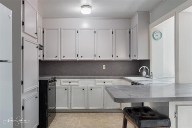 Lake Home For Sale in Shreveport, Louisiana