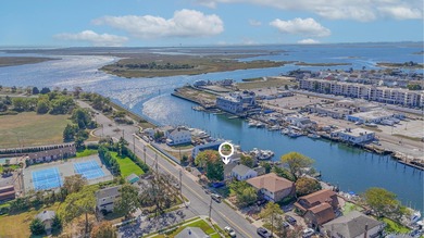 (private lake, pond, coastal) Home For Sale in Freeport New York