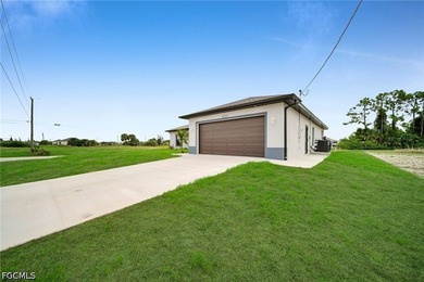 Brand new construction with a layout that actually makes sense - photo 2