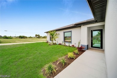 Brand new construction with a layout that actually makes sense - photo 4