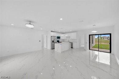 Brand new construction with a layout that actually makes sense - photo 5