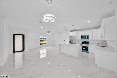 Brand new construction with a layout that actually makes sense - photo 6