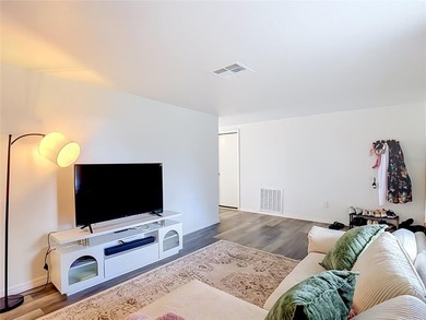 NO HOA. NO CDD. NO FLOOD ZONE. This cozy 2 bedroom 1 bath SMART - photo 8
