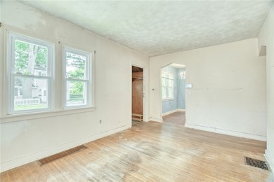 Opportunity knocks in one of Irondequoit's most unique bay and - photo 12
